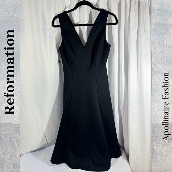 Reformation Mikayla form fitting midi dress in black size small NWT - Picture 5 of 8
